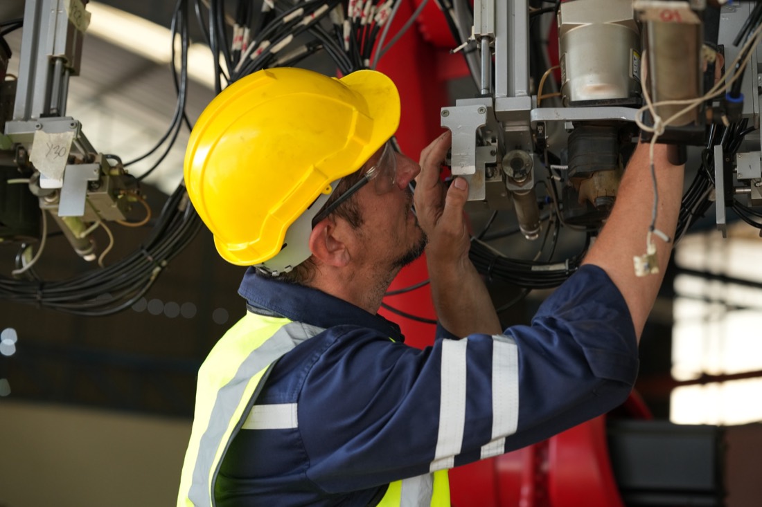 Senior operator recording a walkthrough