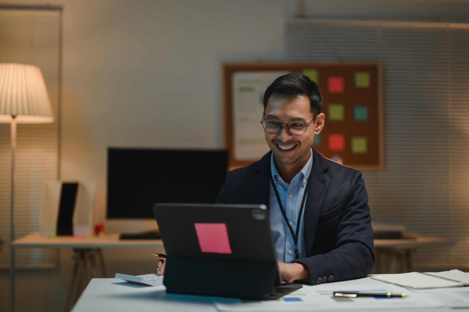 A new hire working through their onboarding course at their workstation